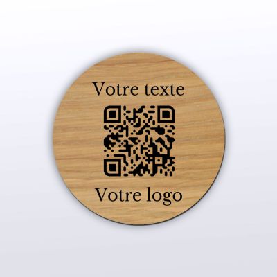 QR code imprimé sur une plaque ronde en chêne