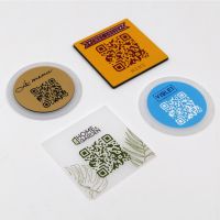 qr code token en plexi plexiglass transparent pour restaurant hôtel support chevalet plaque vue1