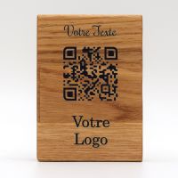 Totem vertical en bois - Carte restaurant qr code