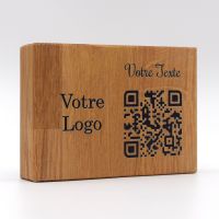 QR Code imprimé sur un totem en bois massif