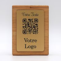 Support qr code en chêne avec plaque laiton pour restaurant