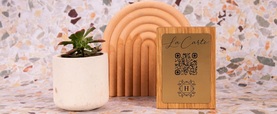 Support QR Code en bois pour restaurant