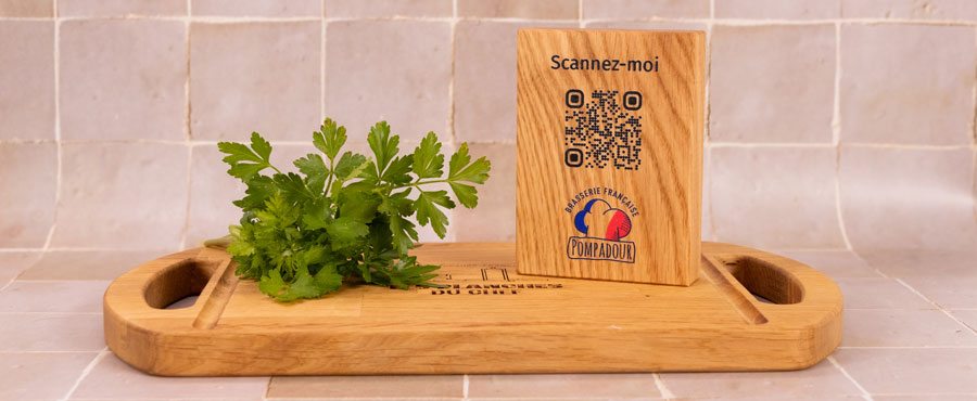 Support de QR Code en bois pour afficher le menu restaurant